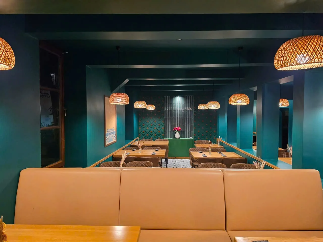 Sitzbereich im JURY Restaurant, Kastanienwall 32 in Hameln